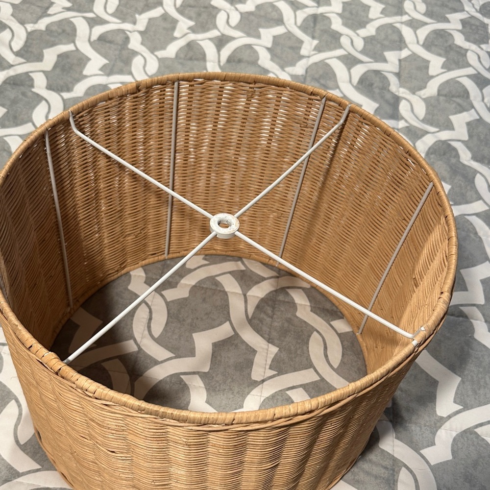 Source Unknown Tan Woven lampshade - Picture 2 of 5